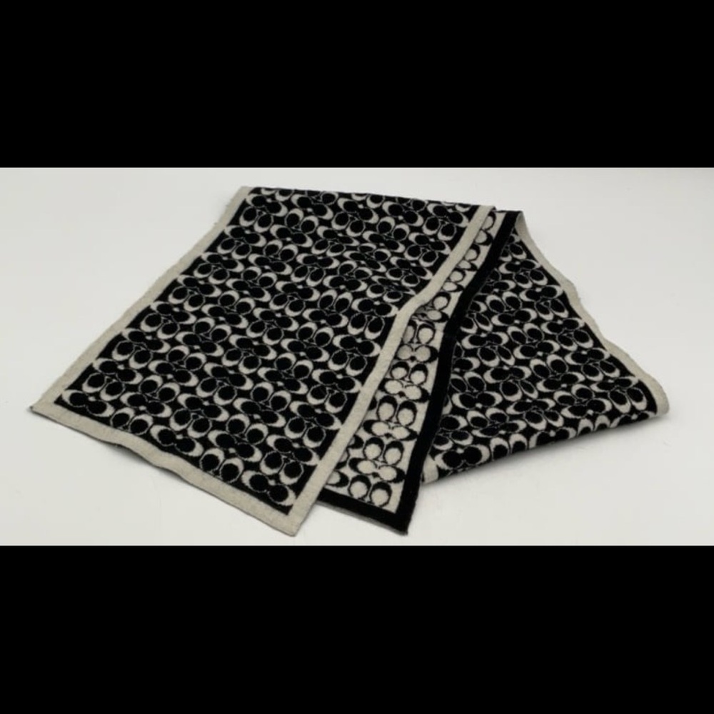 Authentic Coach Black and White Merino Wool Scarf 48” x 8” mint condition VTG